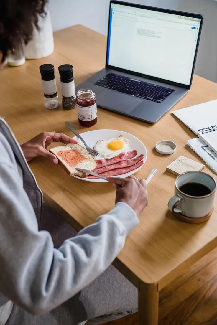 Pre-session preparation materials on a desk